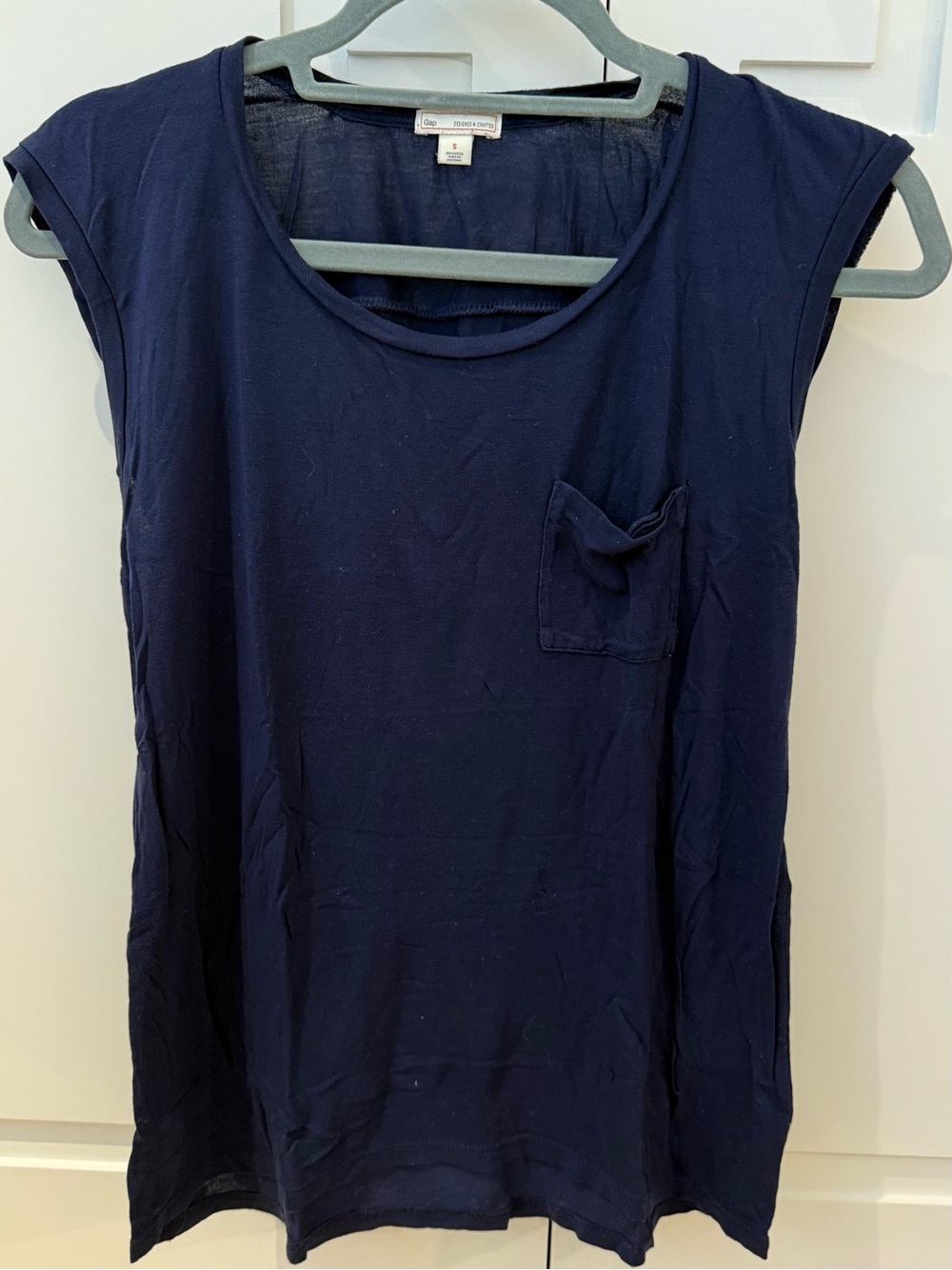 Gap Women's Navy Scoop Neck Pocket Tank Top - Picture 4 of 4